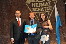 Heimatminister Albert Füracker und Kunstministerin Prof. Dr. med. Marion Kiechle prämieren 100 Heimatschätze
